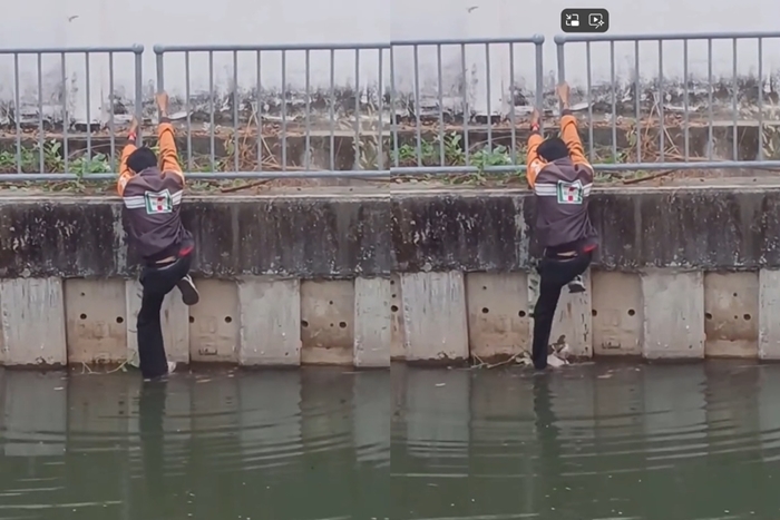 พนักงานเซเว่นฯ ช่วยแมวตกน้ำ พนักงานเซเว่นฯ ช่วยแมวตกน้ำ