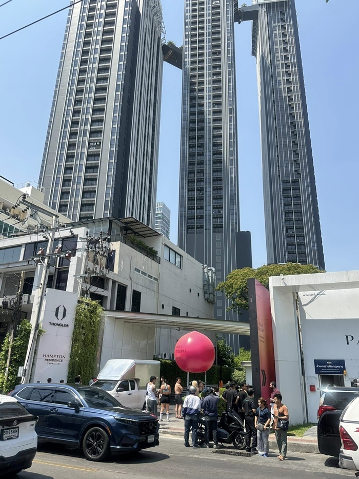 วินาทีชีวิต คนโดดข้าม ทางเชื่อมคอนโดขาด ที่แท้สามีดาว TikTok สุดห่วงลูกเมีย วินาทีชีวิต คนโดดข้าม ทางเชื่อมคอนโดขาด ที่แท้สามีดาว TikTok สุดห่วงลูกเมีย