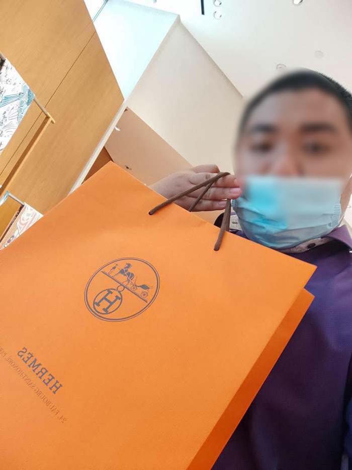 ไฮโซเก๊เคยพาไปเลี้ยง เปย์สาวไม่อั้น ไฮโซเก๊เคยพาไปเลี้ยง เปย์สาวไม่อั้น