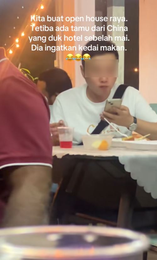 หนุ่มนั่งกินงานเลี้ยงแม้ไม่รู้จักเจ้าภาพ คนอมยิ้มหลังรู้ที่มา หนุ่มนั่งกินงานเลี้ยงแม้ไม่รู้จักเจ้าภาพ คนอมยิ้มหลังรู้ที่มา