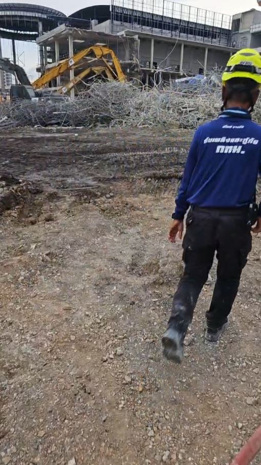 สาวเล่านาที หนีออกจากตึก สตง. สาวเล่านาที หนีออกจากตึก สตง.