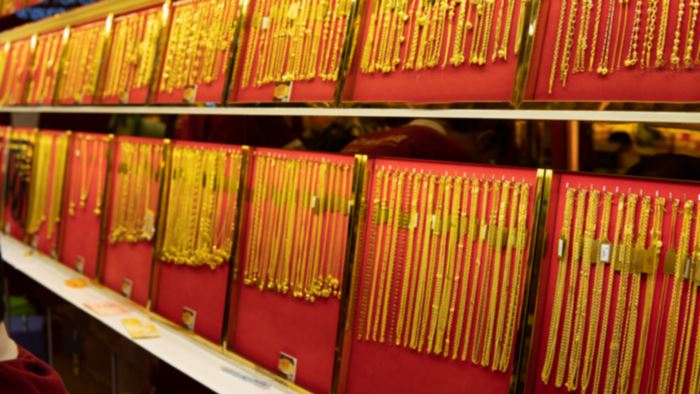 ร้านทองเก่าแกหลอกลงทุน เสียหายกว่า 400 ล้าน ร้านทองเก่าแกหลอกลงทุน เสียหายกว่า 400 ล้าน