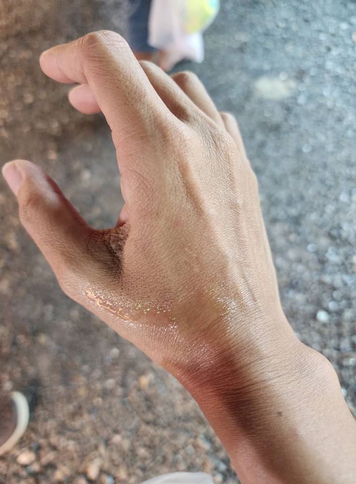 ป้ายน้ำหอม ใส่คนเดินผ่านงานวัด ป้ายน้ำหอม ใส่คนเดินผ่านงานวัด