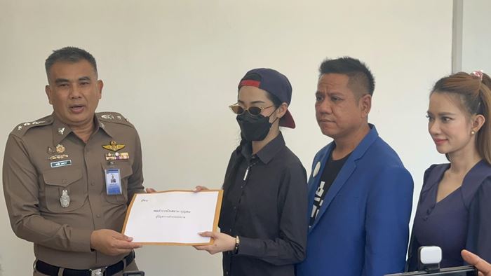 ทนายฟาดลูกตำรวจ ซ้อมนางเอกเอ็มวี จนแทบไม่รอด ทนายฟาดลูกตำรวจ ซ้อมนางเอกเอ็มวี จนแทบไม่รอด