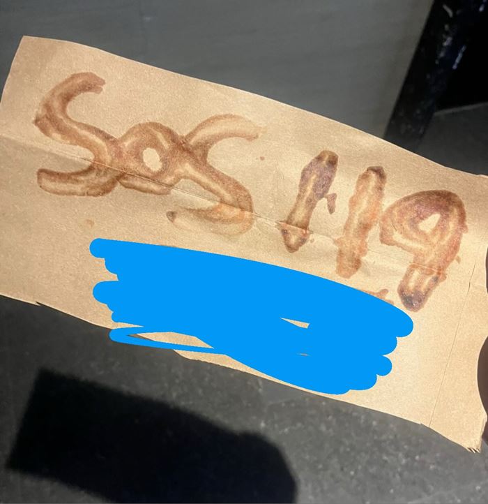 หญิงติดอยู่ที่ระเบียง 43 ชั่วโมง ใช้ซอสมะเขือเทศเป็นความหวังสุดท้าย หญิงติดอยู่ที่ระเบียง 43 ชั่วโมง ใช้ซอสมะเขือเทศเป็นความหวังสุดท้าย