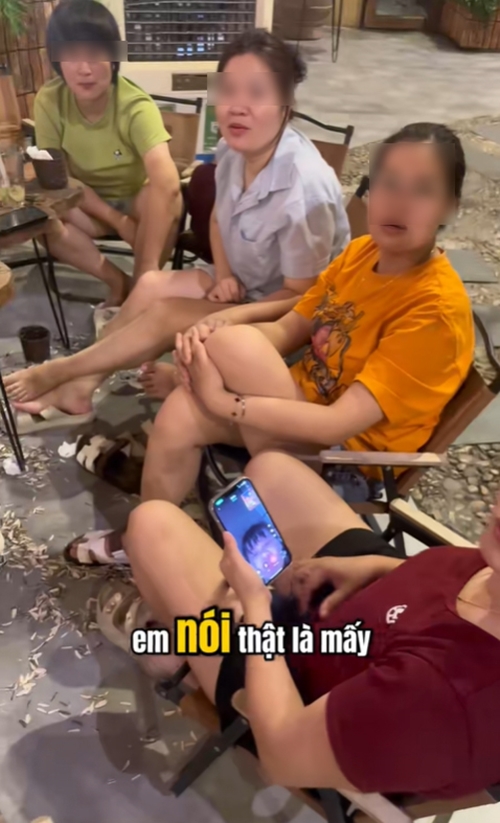 แก๊ง 9 สาว ทิ้งเศษเต็มพื้นร้าน - เกือบบวกหลัง พนง. มาเตือน เจอวิธีรับมือ ขำชอบใจแทน แก๊ง 9 สาว ทิ้งเศษเต็มพื้นร้าน - เกือบบวกหลัง พนง. มาเตือน เจอวิธีรับมือ ขำชอบใจแทน