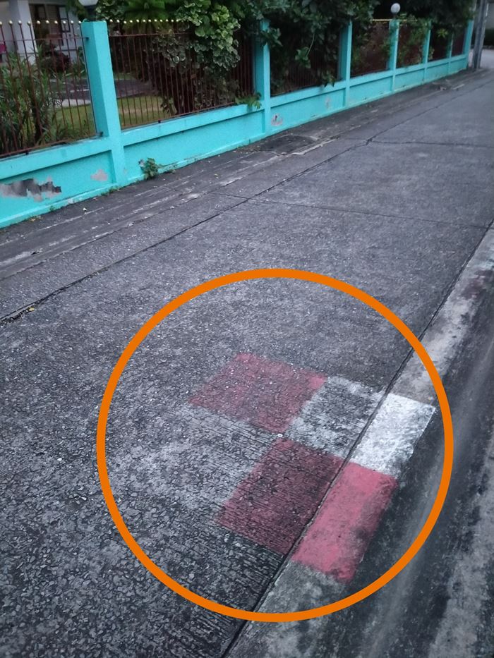 เครื่องหมายแดงขาว สี่เหลี่ยมจัตุรัส ใช่เป้าโจมตีทางอากาศไหม เครื่องหมายแดงขาว สี่เหลี่ยมจัตุรัส ใช่เป้าโจมตีทางอากาศไหม