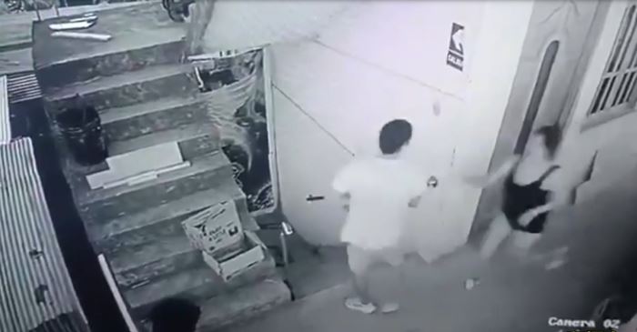 สาววิ่งกอดแฟนหนุ่ม พุ่งตัวแรงเบรกไม่อยู่ ไม่เห็น สาววิ่งกอดแฟนหนุ่ม พุ่งตัวแรงเบรกไม่อยู่ ไม่เห็น