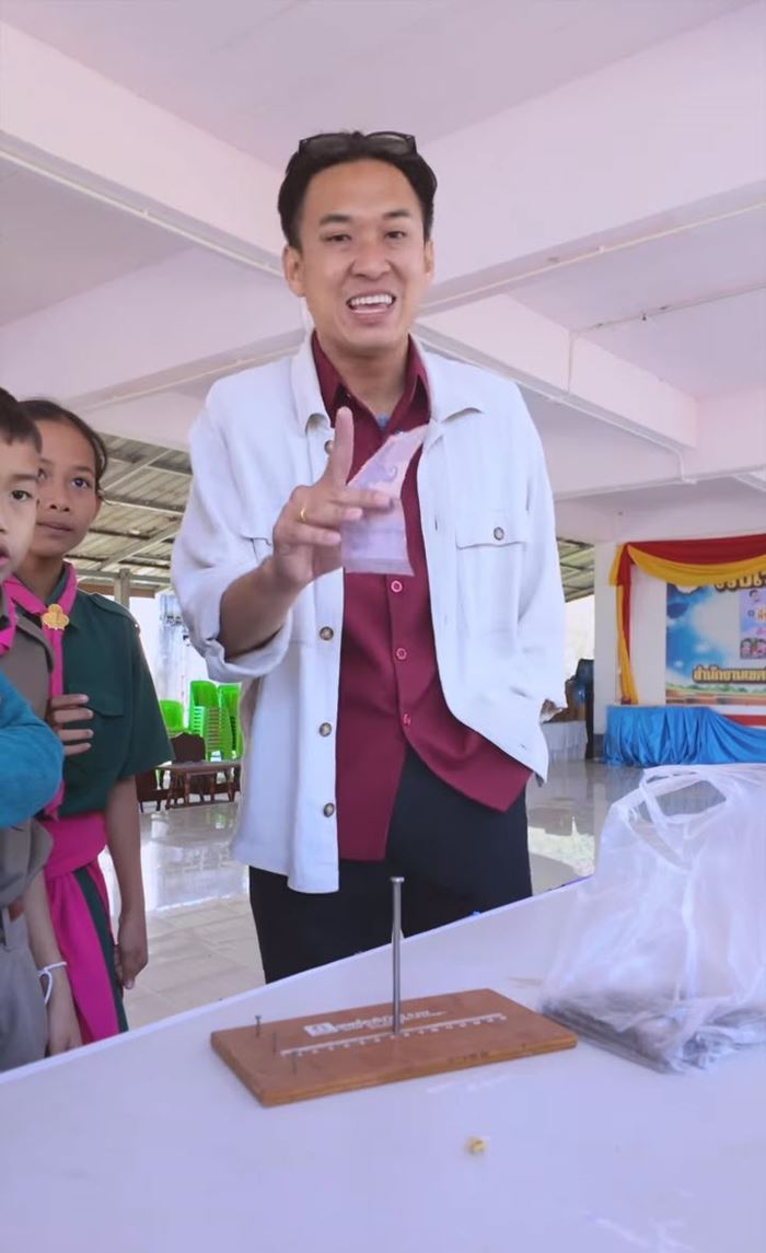 ครูท้านักเรียน วางตะปู 14 ตัวบนตะปูตัวเดียว ลั่นแก้ได้ให้ 500 ครูท้านักเรียน วางตะปู 14 ตัวบนตะปูตัวเดียว ลั่นแก้ได้ให้ 500