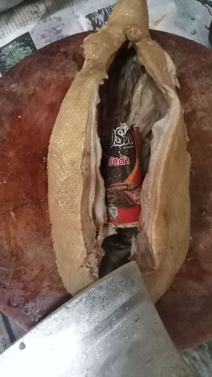 ซื้อเป็ดในช่วงตรุษจีน แค่ใช้มีดฟันก็มีของแข็งข้างใน ซื้อเป็ดในช่วงตรุษจีน แค่ใช้มีดฟันก็มีของแข็งข้างใน