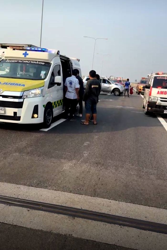 พันเอกหญิง เสียหลักขับชนแบริเออร์ รถหวิดร่วงทางด่วน พันเอกหญิง เสียหลักขับชนแบริเออร์ รถหวิดร่วงทางด่วน