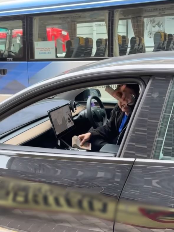 ขับรถหรูนิสัยแย่ ขับรถหรูนิสัยแย่