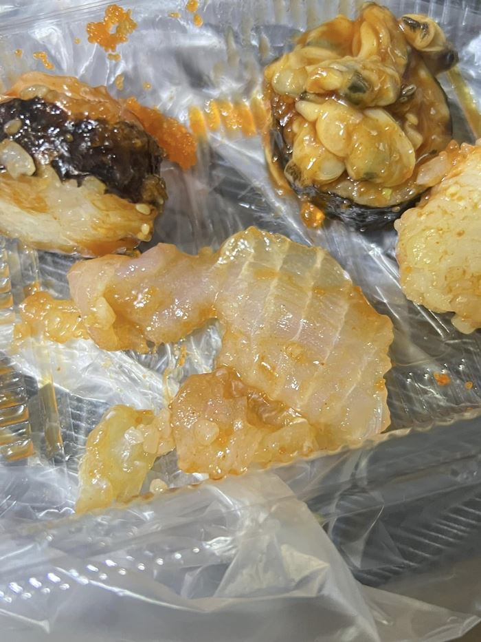 กินซูชิแซลมอนคำแรกแล้วคายทิ้ง เป็นปลาดอลลี่ดิบเคลือบส้ม กินซูชิแซลมอนคำแรกแล้วคายทิ้ง เป็นปลาดอลลี่ดิบเคลือบส้ม