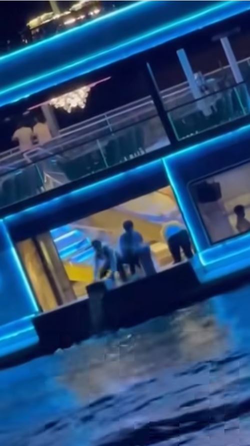 เรือสำราญทิ้งขยะลงเจ้าพระยา ย้ำทิ้งทุกวัน เรือสำราญทิ้งขยะลงเจ้าพระยา ย้ำทิ้งทุกวัน