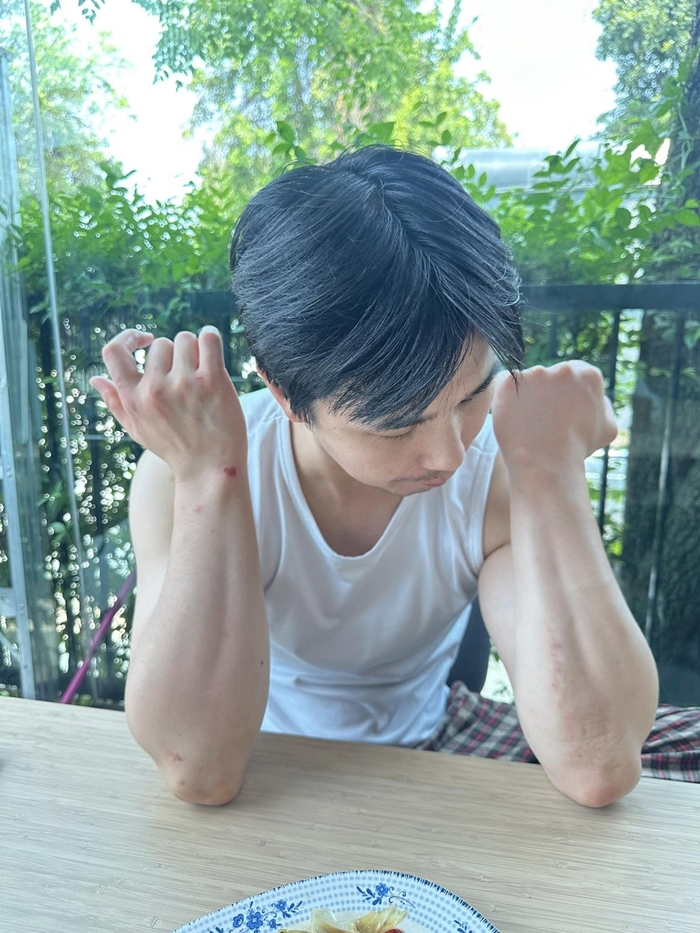 วินาทีชีวิต คนโดดข้าม ทางเชื่อมคอนโดขาด ที่แท้สามีดาว TikTok สุดห่วงลูกเมีย วินาทีชีวิต คนโดดข้าม ทางเชื่อมคอนโดขาด ที่แท้สามีดาว TikTok สุดห่วงลูกเมีย