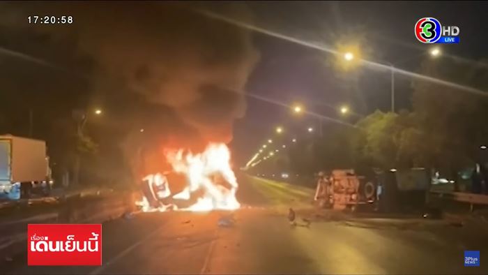 เฟอร์รารี่ 34 ล้านพุ่งชนเบนซ์ไฟลุกท่วมวอดยกคัน เฟอร์รารี่ 34 ล้านพุ่งชนเบนซ์ไฟลุกท่วมวอดยกคัน