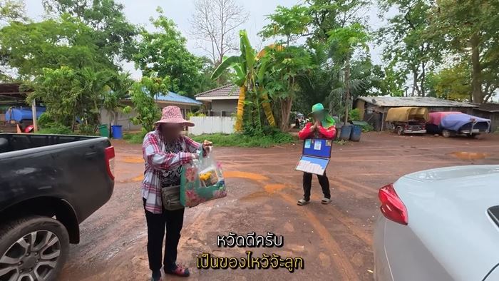 ดราม่า คิวเท เที่ยววัดดัง เจอแห่ยัดเยียดขายลอตเตอรี่แพง ดราม่า คิวเท เที่ยววัดดัง เจอแห่ยัดเยียดขายลอตเตอรี่แพง