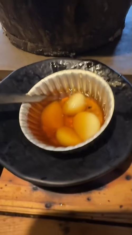 ลูกค้าไปกินปิ้งย่างดัง สะพรึงเจออะไรติดมาใต้จานเพียบ ลูกค้าไปกินปิ้งย่างดัง สะพรึงเจออะไรติดมาใต้จานเพียบ