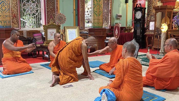 สึกเจ้าอาวาสวัดดังเชียงราย เซ่นคลิปฉันบวบ สึกเจ้าอาวาสวัดดังเชียงราย เซ่นคลิปฉันบวบ