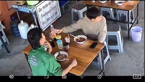 ลูกค้าเหยาะน้ำปลาโดยไม่มอง พอรู้ว่าเอาอะไรใส่ไป ฮาเลย ลูกค้าเหยาะน้ำปลาโดยไม่มอง พอรู้ว่าเอาอะไรใส่ไป ฮาเลย