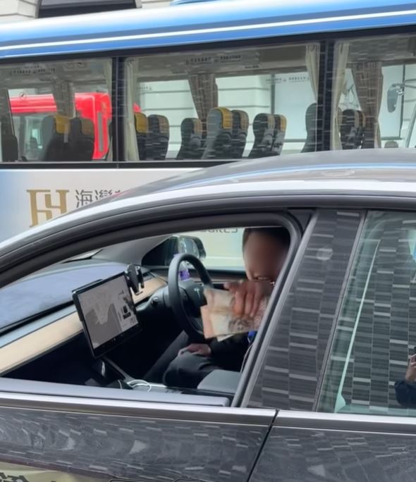 ขับรถหรูนิสัยแย่ ขับรถหรูนิสัยแย่