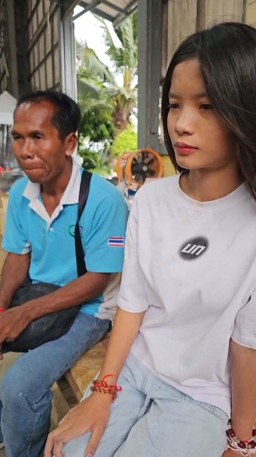 สาวเล่านาที หนีออกจากตึก สตง. สาวเล่านาที หนีออกจากตึก สตง.