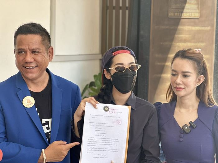 ทนายฟาดลูกตำรวจ ซ้อมนางเอกเอ็มวี จนแทบไม่รอด ทนายฟาดลูกตำรวจ ซ้อมนางเอกเอ็มวี จนแทบไม่รอด