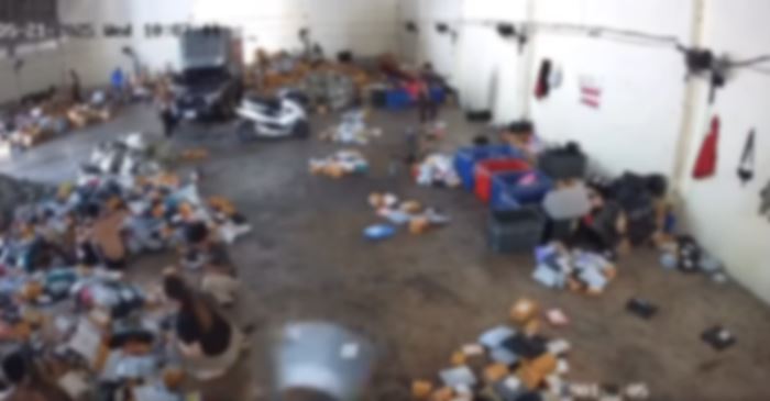 สภาพจุดคัดแยกพัสดุ พนง. โยนว่อนข้ามห้อง - ใช้เท้าเตะ สภาพจุดคัดแยกพัสดุ พนง. โยนว่อนข้ามห้อง - ใช้เท้าเตะ