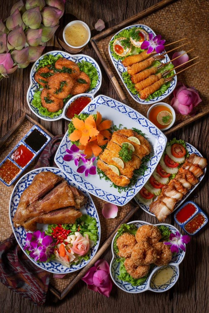 ร้านอาหารดัง ยอมแลกรีวิวเหลือ 3 ดาว ไม่ยอมจดออร์เดอร์ ตักข้าวให้ลูกค้า ร้านอาหารดัง ยอมแลกรีวิวเหลือ 3 ดาว ไม่ยอมจดออร์เดอร์ ตักข้าวให้ลูกค้า