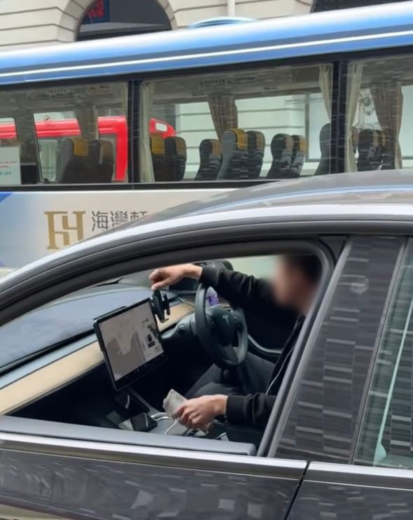 ขับรถหรูนิสัยแย่ ขับรถหรูนิสัยแย่