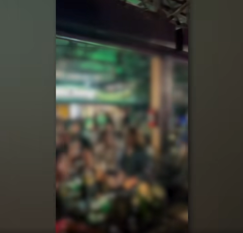 บาร์ดังเจอชุดปกครองบุก หลังถูกขุดปมฉาว ลูกค้าชี้ถูกถ่ายบัตร ปชช. บาร์ดังเจอชุดปกครองบุก หลังถูกขุดปมฉาว ลูกค้าชี้ถูกถ่ายบัตร ปชช.