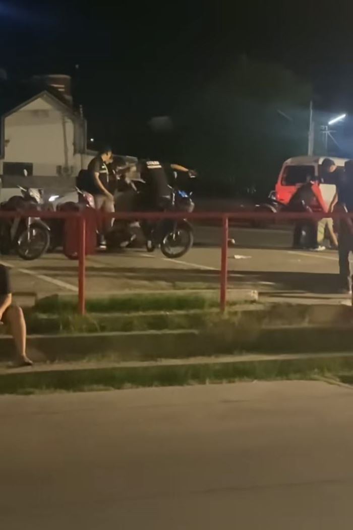 การ์ดร้านดังสุรินทร์ รุมกระทืบลูกค้า การ์ดร้านดังสุรินทร์ รุมกระทืบลูกค้า