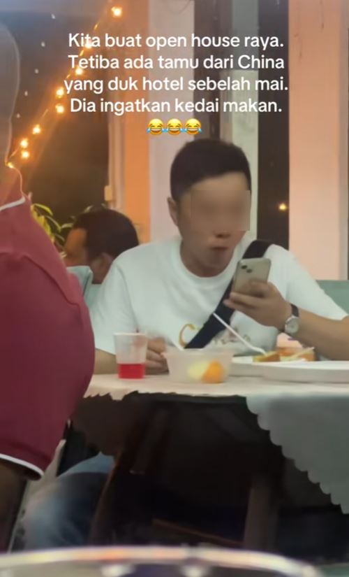 หนุ่มนั่งกินงานเลี้ยงแม้ไม่รู้จักเจ้าภาพ คนอมยิ้มหลังรู้ที่มา หนุ่มนั่งกินงานเลี้ยงแม้ไม่รู้จักเจ้าภาพ คนอมยิ้มหลังรู้ที่มา