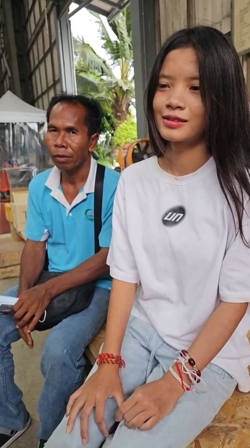 สาวเล่านาที หนีออกจากตึก สตง. สาวเล่านาที หนีออกจากตึก สตง.