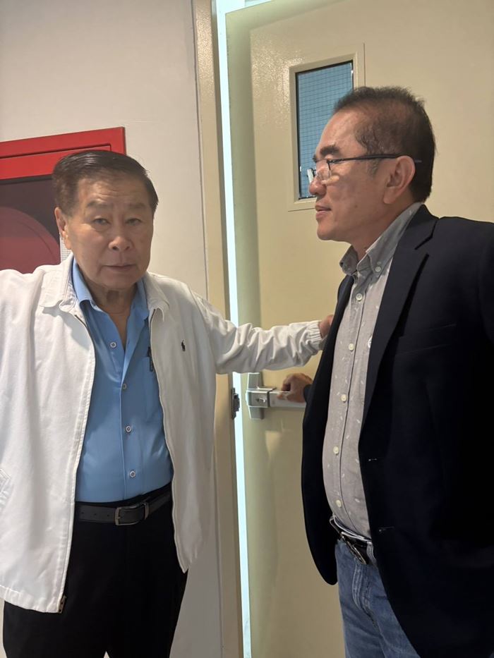 หมอวรงค์ พาทัวร์ห้อง VVIP ชั้น 14 สุดหรู หมอวรงค์ พาทัวร์ห้อง VVIP ชั้น 14 สุดหรู