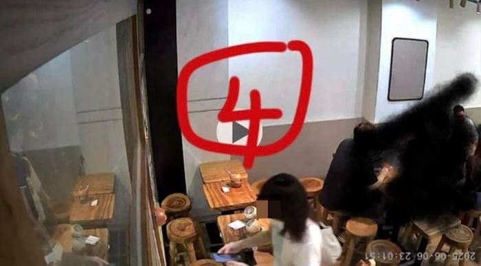 ร้านเปิดภาพลูกค้าหญิง 6 คน กินแล้วเดินออกทีละคน ร้านเปิดภาพลูกค้าหญิง 6 คน กินแล้วเดินออกทีละคน