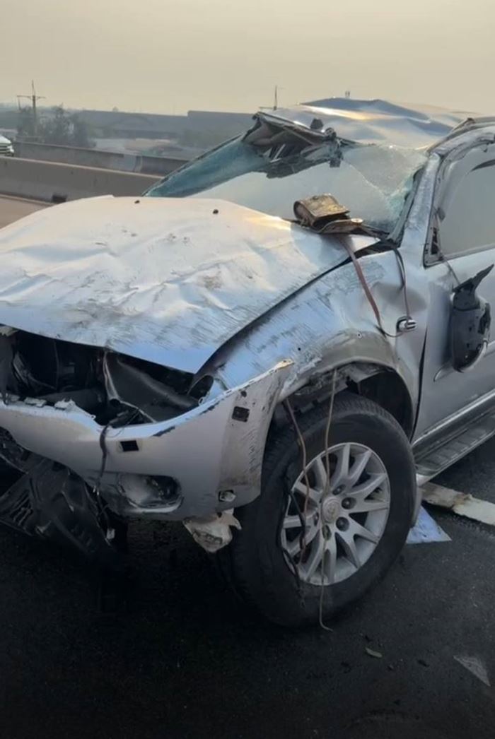 พันเอกหญิง เสียหลักขับชนแบริเออร์ รถหวิดร่วงทางด่วน พันเอกหญิง เสียหลักขับชนแบริเออร์ รถหวิดร่วงทางด่วน