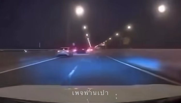 ก๊วนรถแต่งซิ่งพังยับ 10 คัน เปิดนาทีแข่งกันมาบนทางด่วน ก๊วนรถแต่งซิ่งพังยับ 10 คัน เปิดนาทีแข่งกันมาบนทางด่วน