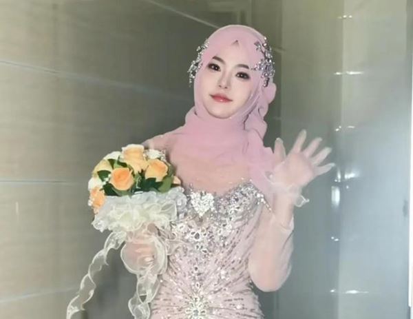 เจ้าสาวสวยจนเป็นไวรัล ออร่านางฟ้า เป๊ะทุกมุมจนนึกว่า AI เจ้าสาวสวยจนเป็นไวรัล ออร่านางฟ้า เป๊ะทุกมุมจนนึกว่า AI