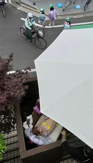 ดาราสาวเปิดสถานที่ถ่ายทำ AV โชว์ฉากสยิว คนสังเกตเห็นด้านหลังโกรธแรง ดาราสาวเปิดสถานที่ถ่ายทำ AV โชว์ฉากสยิว คนสังเกตเห็นด้านหลังโกรธแรง