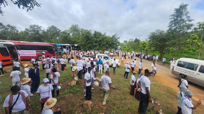 กัมพูชาขน 900 คน เยือนปราสาทตาเมือนธม เคลม 44 พยัญชนะไทย กัมพูชาขน 900 คน เยือนปราสาทตาเมือนธม เคลม 44 พยัญชนะไทย