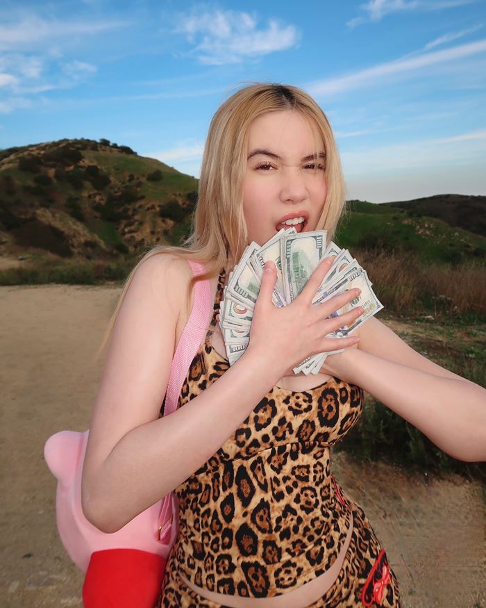 Lil Tay ฉลองเป็นสาวเต็มตัว เปิด OnlyFans รับอายุ 18 Lil Tay ฉลองเป็นสาวเต็มตัว เปิด OnlyFans รับอายุ 18