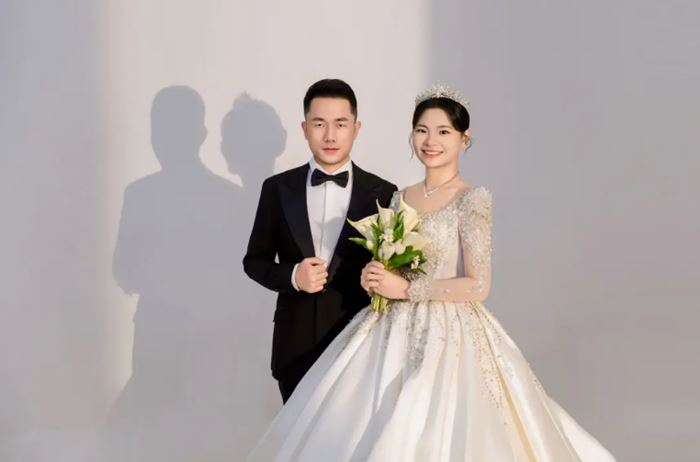 ขับรถชนสาว ตามดูแลดีถึง 1 ปี ขยับจากคู่กรณี เป็นคู่แต่งงาน ขับรถชนสาว ตามดูแลดีถึง 1 ปี ขยับจากคู่กรณี เป็นคู่แต่งงาน