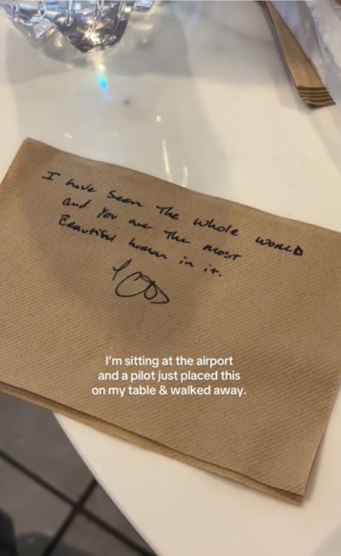 สาวสวยแชร์เรื่องเหนือเมฆ ได้โน้ตลับจากนักบิน สาวสวยแชร์เรื่องเหนือเมฆ ได้โน้ตลับจากนักบิน