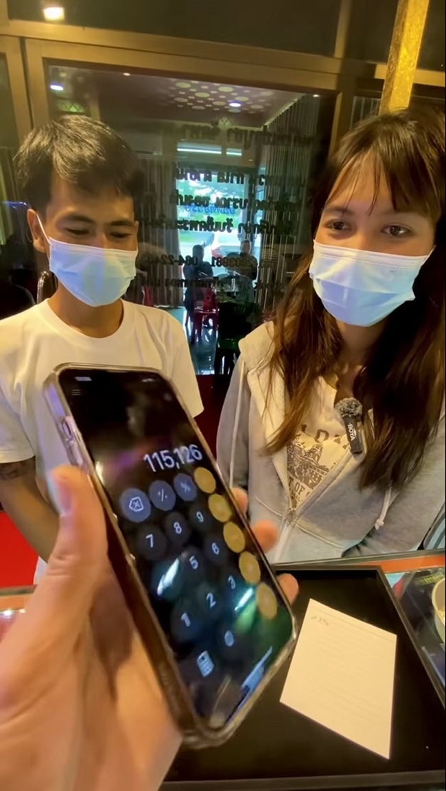 หญิงได้ทองจากขยะ คิดว่าปลอมปล่อยทิ้ ช่างนะโมเช็ก ที่แท้มูลค่าสุดว้าว หญิงได้ทองจากขยะ คิดว่าปลอมปล่อยทิ้ ช่างนะโมเช็ก ที่แท้มูลค่าสุดว้าว