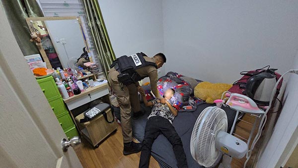 ชายหื่นบุกบ้านหญิงหวังข่มขืน บอกคำเดียว จนนอนรอตายใจ ชายหื่นบุกบ้านหญิงหวังข่มขืน บอกคำเดียว จนนอนรอตายใจ