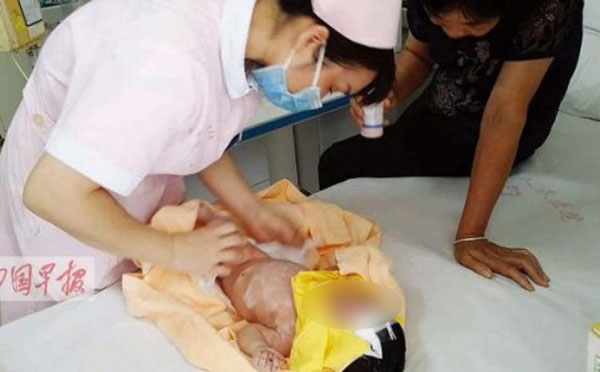 เหลือเชื่อ ทารก 1 เดือนรอดชีวิต หลังถูกฝังทั้งเป็น 8 วัน !! เหลือเชื่อ ทารก 1 เดือนรอดชีวิต หลังถูกฝังทั้งเป็น 8 วัน !!