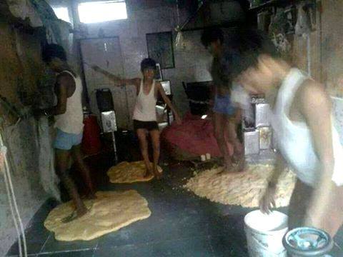 เฉลยแล้ว ! ภาพใช้เท้านวดแป้งโรตี ที่แท้เป็นภาพอันซีนอินเดีย เฉลยแล้ว ! ภาพใช้เท้านวดแป้งโรตี ที่แท้เป็นภาพอันซีนอินเดีย