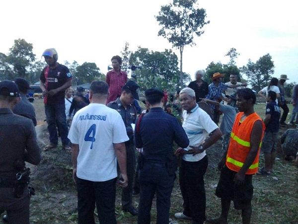 นาทีชีวิต !! บั้งไฟแสนตกใส่ชาวบ้าน สังเวย 2 ศพ แขนขาดอีก 1 ราย นาทีชีวิต !! บั้งไฟแสนตกใส่ชาวบ้าน สังเวย 2 ศพ แขนขาดอีก 1 ราย