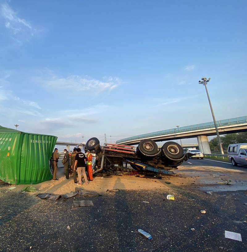 รถพ่วงตกสะพาน รถพ่วงตกสะพาน